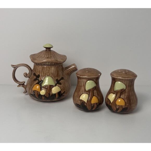Arnel's Other - VTG Arnel's Mushroom Teapot Dark Lid Salt & Pepper Shaker Set Ceramic